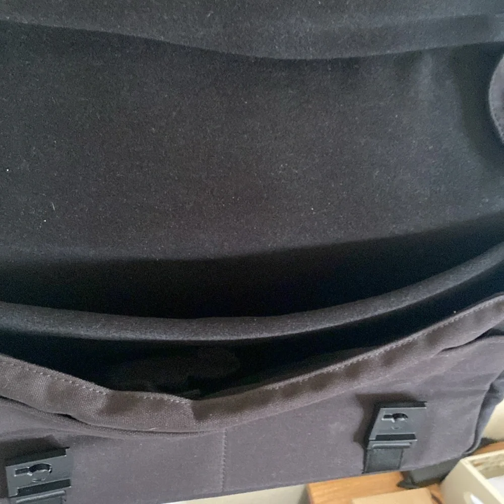 Meta brown black